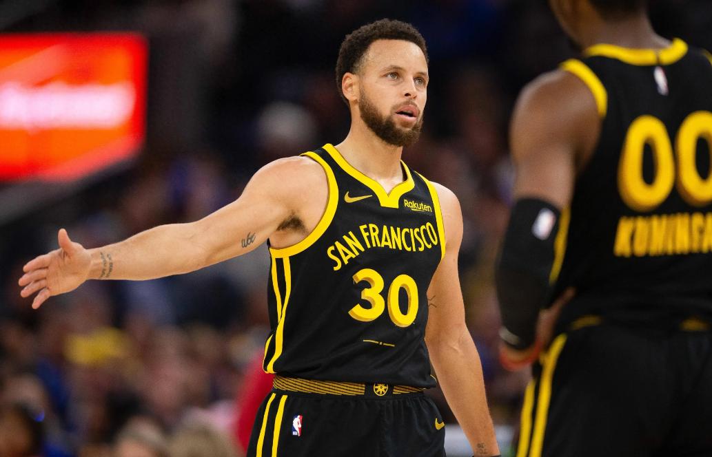 九游体育直播关于库里连续五场比赛得分超过比赛规则变更，澳大利亚队不断突破！观众掌声雷动的信息