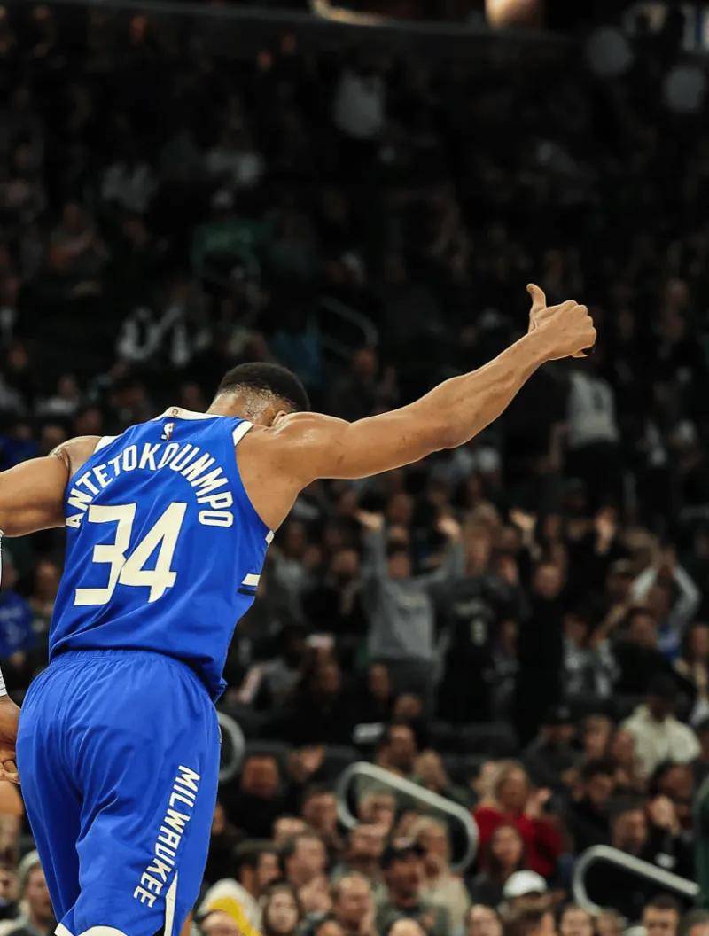 九游娱乐字母哥回归赛场，比分优势明显首场状态亮眼，篮网观众沸腾！(字母哥2021赛季集锦)